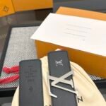 Louis Vuitton LV Initiales Blason 40mm Reversible Belt - Image 8