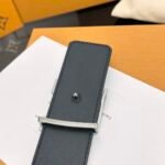 Louis Vuitton LV Initiales Blason 40mm Reversible Belt - Image 5