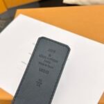 Louis Vuitton LV Initiales Blason 40mm Reversible Belt - Image 4