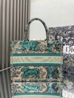 𝗗𝗜𝗢𝗥 Apricot green tiger 【medium 】𝗕𝗼𝗼𝗸 𝘁𝗼𝘁𝗲 shopping bag - Image 4