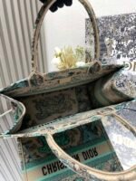 𝗗𝗜𝗢𝗥 Apricot green tiger 【medium 】𝗕𝗼𝗼𝗸 𝘁𝗼𝘁𝗲 shopping bag - Image 6