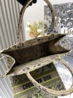 𝗗𝗜𝗢𝗥 Apricot Yellow Tiger 【medium 】 𝗕𝗼𝗼𝗸 𝘁𝗼𝘁𝗲 Shopping Bag - Image 5