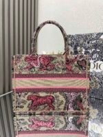 𝗗𝗜𝗢𝗥 Apricot Red Tiger 【Medium】 𝗕𝗼𝗼𝗸 𝘁𝗼𝘁𝗲 shopping bag - Image 3