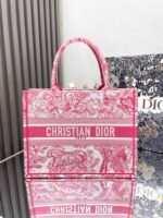 𝗗𝗜𝗢𝗥 Pink Tiger 【Medium】 𝗕𝗼𝗼𝗸 𝘁𝗼𝘁𝗲 shopping bag - Image 5