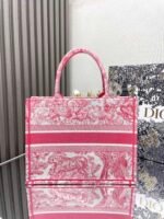 𝗗𝗜𝗢𝗥 Pink Tiger 【Medium】 𝗕𝗼𝗼𝗸 𝘁𝗼𝘁𝗲 shopping bag - Image 3