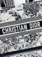 Dior leather and milky white constellation with shoulder strap【medium】book tote shopping bag - Image 9