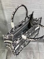 Dior【Medium】Embroidered Shopping Bag - Image 6