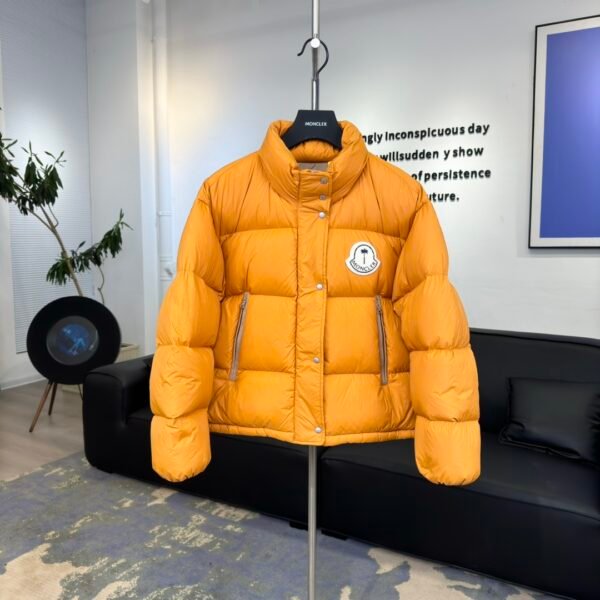 𝑮𝑬𝑵𝑰𝑼𝑺 𝒙 𝑷𝑨𝑳𝑴 𝑨𝑵𝑮𝑬𝑳𝑺 Short down jacket