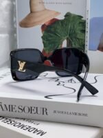 Louis Vuitton UV protection sunglasses for women - Image 4