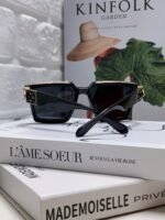 LOUIS VUITTON Sunglasses - Image 9