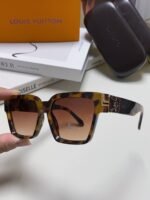 LOUIS VUITTON Sunglasses - Image 6
