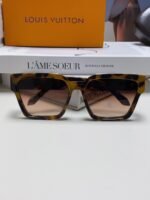 LOUIS VUITTON Sunglasses - Image 5