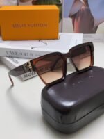 LOUIS VUITTON Sunglasses - Image 4