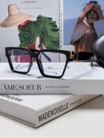 LOUIS VUITTON Sunglasses