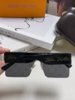 Louis Vuitton 2024 new metal square one-piece sunglasses for men and women - Image 6
