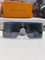 Louis Vuitton 2024 new metal square one-piece sunglasses for men and women - Image 4