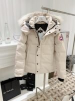 𝘾𝘼𝙉𝘼𝘿𝘼 𝙂𝙊𝙊𝙎𝙀 Wyndham series unisex down jacket - Image 17