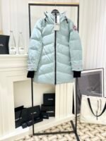 𝘾𝘼𝙉𝘼𝘿𝘼 𝙂𝙊𝙊𝙎𝙀 Down jacket - Image 3