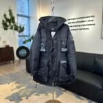 Product details Canada Goose 𝐒𝐒𝟮𝟮 𝐒𝐧𝐨𝐰 𝐌𝐚𝐧𝐭𝐫𝐚 series multi-pocket hooded down jacket - Image 3