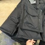 Product details Canada Goose 𝐒𝐒𝟮𝟮 𝐒𝐧𝐨𝐰 𝐌𝐚𝐧𝐭𝐫𝐚 series multi-pocket hooded down jacket - Image 8