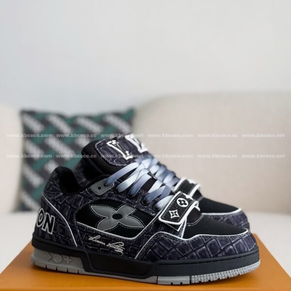 LOUIS VUITTON TRAINER SNEAKERS