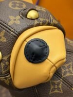 Louis Vuitton's new season POOCH BAGhandbag M12617, fully handmade with afull set of counter packaging! Size: 28*19*18cm - Image 19