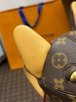 Louis Vuitton's new season POOCH BAGhandbag M12617, fully handmade with afull set of counter packaging! Size: 28*19*18cm - Image 18