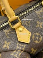 Louis Vuitton's new season POOCH BAGhandbag M12617, fully handmade with afull set of counter packaging! Size: 28*19*18cm - Image 16