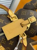 Louis Vuitton's new season POOCH BAGhandbag M12617, fully handmade with afull set of counter packaging! Size: 28*19*18cm - Image 12