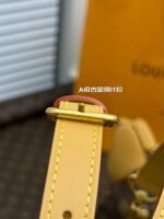 Louis Vuitton's new season POOCH BAGhandbag M12617, fully handmade with afull set of counter packaging! Size: 28*19*18cm - Image 8