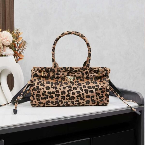Prada 24fw autumn and winter leopard print foal fur handbag
