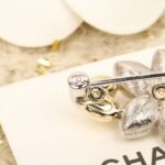 Chanel Double C hanging bow chain brooch - Image 4