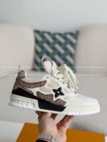 LOUIS VUITTON SKATE SNEAKERS - Image 9