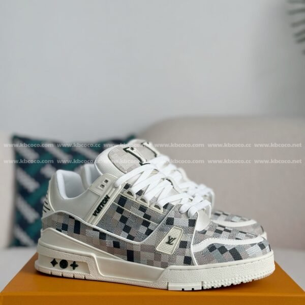 LOUIS VUITTON TRAINER SNEAKERS