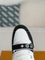 LOUIS VUITTON TRAINER SNEAKERS - Image 9