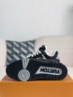 LOUIS VUITTON TRAINER SNEAKERS - Image 11
