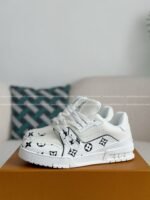 LOUIS VUITTON TRAINER SNEAKERS - Image 2