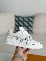 LOUIS VUITTON TRAINER SNEAKERS - Image 10