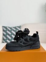 LOUIS VUITTON RUNNER TATIC SNEAKERS - Image 12