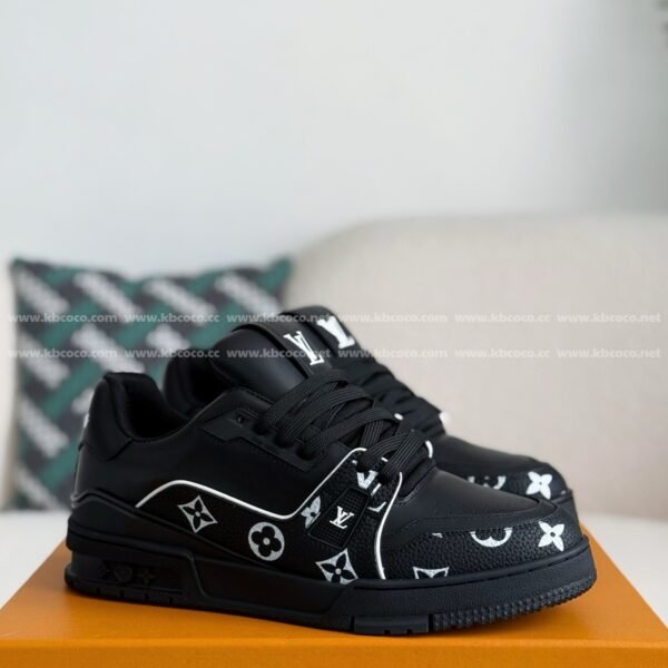 LOUIS VUITTON TRAINER SNEAKERS