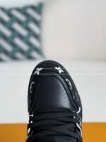 LOUIS VUITTON TRAINER SNEAKERS - Image 7