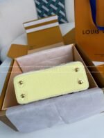 Louis Vuitton NEW Capucines BBHandbag M24809， size:21*14*8cm - Image 10