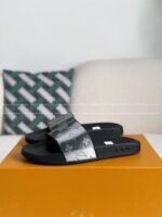 LOUIS VUITTON SLIPPERS - Image 3