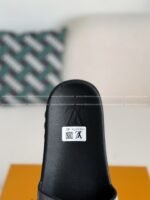 LOUIS VUITTON SLIPPERS - Image 6