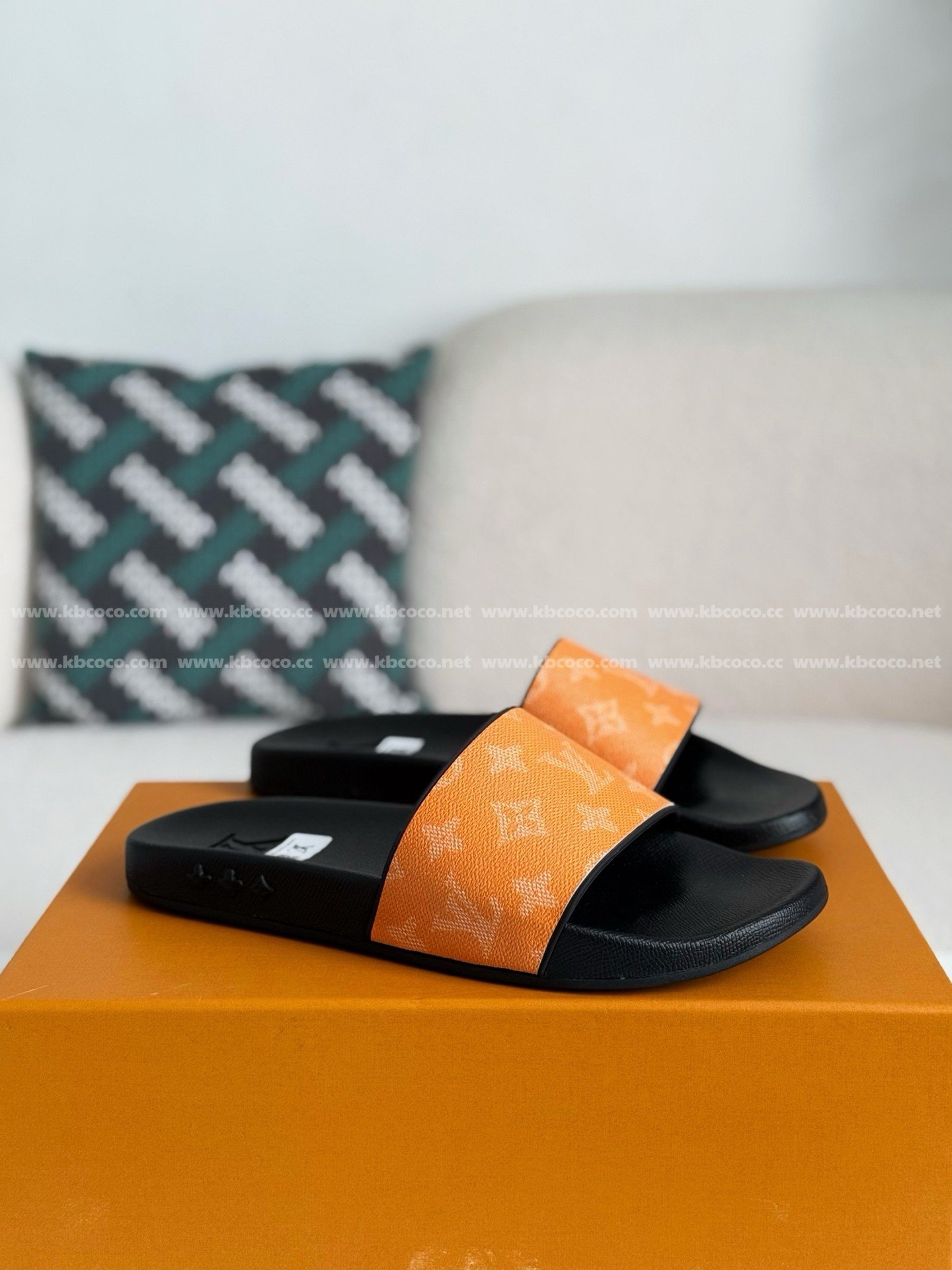 20250418_155224_237 LOUIS VUITTON SLIPPERS - Image 1