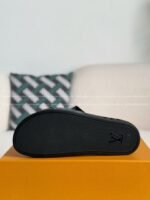 LOUIS VUITTON SLIPPERS - Image 9