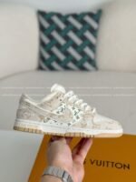 LOUIS VUITTON x Nike Dunk Casual Sneakers - Image 10