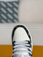 LOUIS VUITTON x Nike Dunk Casual Sneakers - Image 6