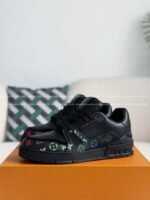 LOUIS VUITTON TRAINER SNEAKERS - Image 2