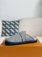 LOUIS VUITTON SANDALS - Image 9